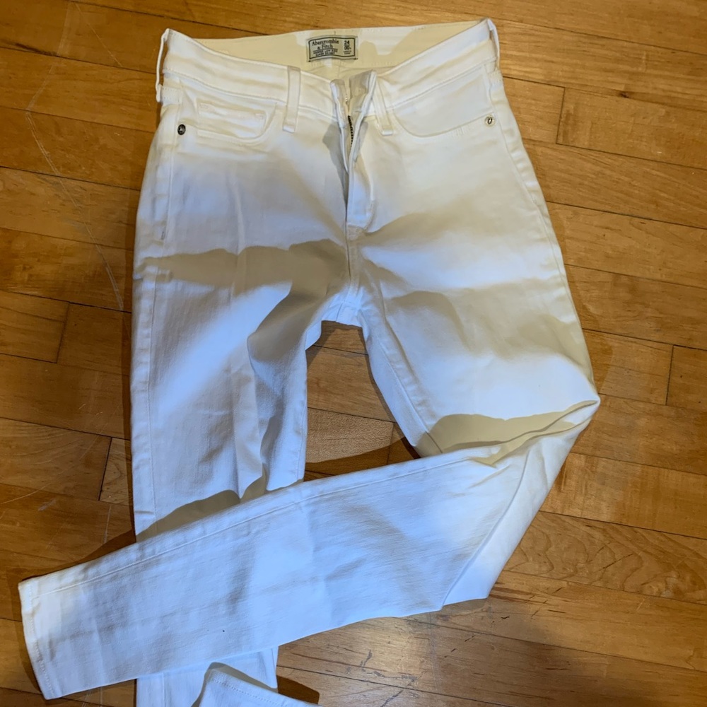 Abercrombie white jeans- perfect condition